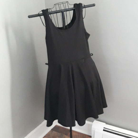 Dress - Picture 3 of 3